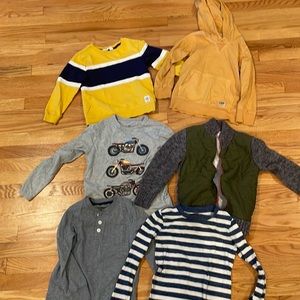 Bundle of 6 long sleeves and sweatshirts.